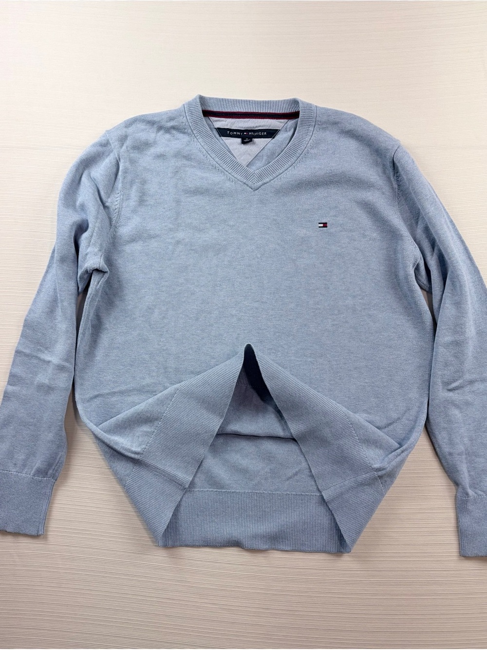 Tommy Hilfiger Women’sLight Blue V-Neck Sweater Size M